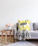 - Sonil-K-sarigrizigfla-Gorsel2 - Realhomes  Sarı Gri Zigzaglar ve Flamingo Desenli Raşel Kadife Yastık Kırlent Kılıfı Realhomes