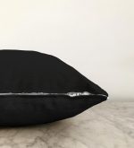 - Sonil-K-siyah-Gorsel3 - Realhomes  Realhomes Düz Siyah Renkli Dijital Baskılı Raşel Kadife Yastık Kırlent Kılıfı Realhomes