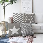 - Sonil-K4luset266-Gorsel1 - Realhomes Realhomes Çift Taraflı Gri Zigzag ve Yıldız Motifli 4'lü Modern Şönil Yastık Kırlent Kılıf Seti Realhomes