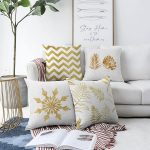 - Sonil-K4luset278-Gorsel1 - Realhomes  Realhomes Çift Taraflı Altın Varaklı Yaprak ve Zigzag Motifli 4'lü Modern Şönil Kırlent Kılıf Seti Realhomes