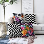 - Sonil-K4luset279-Gorsel1 - Realhomes  Realhomes Çift Taraflı Geometrik Çizgiler Üzerinde Tropikal Yapraklar 4'lü Şönil Kırlent Kılıf Seti Realhomes