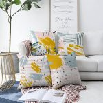 - Sonil-K4luset65-Gorsel1 - Realhomes Düz Ve Yatay Çizgiler Üzerinde Sulu Boya Tasarımlı Modern 4'Lü Çift Taraflı Şönil Kırlent Kılıf Seti Realhomes