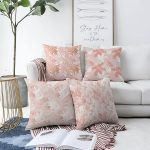 - Sonil-K4luset69-Gorsel1 - Realhomes  Beyaz Zemin Üzerinde Pembe Yaprak Çizimli Dekoratif 4'lü Çift Taraflı Şönil Yastık Kırlent Kılıf Seti Realhomes