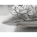 Çift Taraflı Beyaz Zeminde Gul Desenli Gold Detaylı Dijital Baskılı Modern Süet Kırlent Kılıfı Realhomes