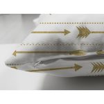 - Suet-K-7125-Gorsel3 - Realhomes Çift Taraflı Beyaz Zeminde Gold Ok Motifli Dijital Baskılı Modern Süet Yastık Kırlent Kılıfı Realhomes