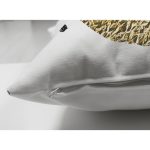 - Suet-K-7136-Gorsel3 - Realhomes Çift Taraflı Beyaz Zeminde Gold Renkli Me Yazılı Dijital Baskılı Modern Süet Yastık Kırlent Kılıfı Realhomes