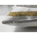 - Suet-K-7155-Gorsel3 - Realhomes Çift Taraflı Beyaz Zeminde Gold Ve Siyah Çizgili Dijital Baskılı Modern Süet Yastık Kırlent Kılıfı Realhomes