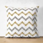 - Suet-K-7156-Gorsel1 - Realhomes Çift Taraflı Beyaz Zeminde Gold Ve Siyah Çizgili Dijital Baskılı Modern Süet Yastık Kırlent Kılıfı Realhomes