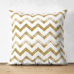 Çift Taraflı Beyaz Zeminde Gold Zigzag Desenli Dijital Baskılı Modern Süet Yastık Kırlent Kılıfı Realhomes