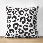 - Suet-K-7184-Gorsel1 - Realhomes Çift Taraflı Renkli Zemin Uzerinde Onedraw Çizimli Dijital Baskılı Modern Süet Yastık Kırlent Kılıfı Realhomes