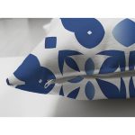 - Suet-K-7213-Gorsel3 - Realhomes Çift Taraflı Beyaz Zemin Üzerinde Çini Desenli Dijital Baskılı Modern Süet Yastık Kırlent Kılıfı Realhomes