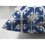 - Suet-K-7214-Gorsel3 - Realhomes Çift Taraflı Beyaz Zemin Üzerinde Çini Desenli Dijital Baskılı Modern Süet Yastık Kırlent Kılıfı Realhomes