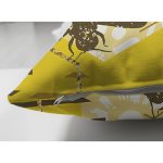 - Suet-K-7308-Gorsel3 - Realhomes Çift Taraflı Sarı Zemin Üzerinde Petek Desenli Arı Motifli Dijital Baskılı Modern Süet Yastık Kılıfı Realhomes