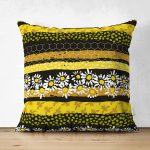 - Suet-K-7309-Gorsel1 - Realhomes Çift Taraflı Sıyah Zemin Üzerinde Petek Desenli Papatya Desenli Modern Süet Yastık Kırlent Kılıfı Realhomes