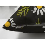- Suet-K-7311-Gorsel3 - Realhomes Çift Taraflı Siyah Zemin Üzerinde Papatya Desenli Dijital Baskılı Modern Süet Yastık Kırlent Kılıfı Realhomes
