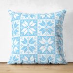 - Suet-K-7319-Gorsel1 - Realhomes Çift Taraflı Mavi Zemin Üzerinde Kartanesi Motifli Dijital Baskılı Modern Süet Yastık Kırlent Kılıfı Realhomes