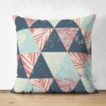 - Suet-K-7329-Gorsel1 - Realhomes Çift Taraflı Renkli Zemin Üzerinde Üçgen Desenli Dijital Baskılı Modern Süet Yastık Kırlent Kılıfı Realhomes