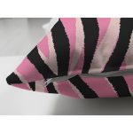 Çift Taraflı Siyah Zeminli Pembe Renkli Çizim Dijital Baskılı Modern Süet Yastık Kırlent Kılıfı Realhomes