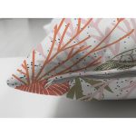 - Suet-K-7374-Gorsel3 - Realhomes Çift Taraflı Beyaz Zemin Üzerinde Onedraw Çizimli Yaprak Motifli Süet Yastık Kırlent Kılıfı Realhomes