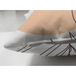 Çift Taraflı Beyaz Zemin Üzerinde Onedraw Çizimli Yaprak Motifli Süet Yastık Kırlent Kılıfı Realhomes