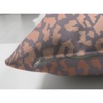 - Suet-K-7456-Gorsel3 - Realhomes Çift Taraflı Renkli Zeminde Parlak Gorunumlu Çizim Dijital Baskılı Modern Süet Yastık Kırlent Kılıfı Realhomes