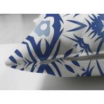 - Suet-K-7529-Gorsel3 - Realhomes Çift Taraflı Beyaz Zeminli Çini Desenli Dijital Baskılı Modern Süet Yastık Kırlent Kılıfı Realhomes