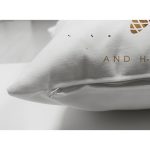 Çift Taraflı Beyaz Zeminli Merry Christmas Yazılı Dijital Baskılı Modern Süet Yastık Kırlent Kılıfı Realhomes