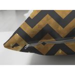 Çift Taraflı Siyah Zemin Üzerinde Gold Renkli Zigzag Desenli Modern Süet Yastık Kırlent Kılıfı Realhomes