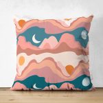 - Suet-K-7596-Gorsel1 - Realhomes Çift Taraflı Renkli Zemin Üzerinde Ay Güneş Temalı Dijital Baskılı Modern Süet Yastık Kırlent Kılıfı Realhomes