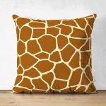 - Suet-K-7609-Gorsel1 - Realhomes Çift Taraflı Renkli Zemin Üzerinde Geometrik Çizim Dijital Baskılı Modern Süet Yastık Kırlent Kılıfı Realhomes