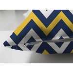 - Suet-K-7635-Gorsel3 - Realhomes Çift Taraflı Beyaz Zemin Üzerinde Renkli Geometrik Desenli Dijital Baskılı Modern Süet Yastık Kılıfı Realhomes