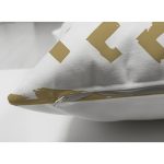 Çift Taraflı Beyaz Zemin Üzerinde Gold Detayli Geometrik Çizimli Süet Yastık Kırlent Kılıfı Realhomes