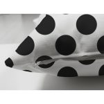 - Suet-K-7695-Gorsel3 - Realhomes Çift Taraflı Beyaz Zemin Üzerinde Puantiyeli Gold Detaylı Love Yazılı Süet Yastık Kırlent Kılıfı Realhomes