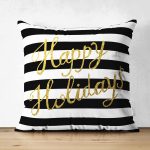 - Suet-K-7696-Gorsel1 - Realhomes Çift Taraflı Beyaz Zemin Üzerinde Siyah Çizgili Gold Yazılı Happy Holidays Yazılı Süet Yastık Kılıfı Realhomes