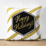- Suet-K-7701-Gorsel1 - Realhomes Çift Taraflı Beyaz Zemin Üzerinde Gold Detaylı Happy Holidays Yazılı Süet Yastık Kırlent Kılıfı Realhomes