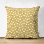 - Suet-K-7703-Gorsel1 - Realhomes Çift Taraflı Gold Zeminli Beyaz Geometrik Çizimli Dijital Baskılı Modern Süet Yastık Kırlent Kılıfı Realhomes