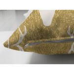 - Suet-K-7706-Gorsel3 - Realhomes Çift Taraflı Gold Zemin Üzerinde Geyik Desenli Dijital Baskılı Modern Süet Yastık Kırlent Kılıfı Realhomes