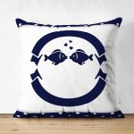 - Suet-K-7723-Gorsel1 - Realhomes Çift Taraflı Beyaz Zemin Üzerinde Renkli Balık Desenli Süet Yastık Kırlent Kılıfı Realhomes