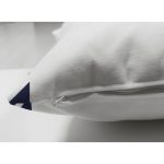 - Suet-K-7726-Gorsel3 - Realhomes Çift Taraflı Beyaz Zemin Üzerinde Modern Dümen Desenli Süet Yastık Kırlent Kılıfı Realhomes