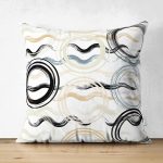 - Suet-K-7751-Gorsel1 - Realhomes Çift Taraflı Beyaz Zemin Üzerinde Renkli Geometrik Şekilli Dijital Baskılı Modern Süet Yastık Kılıfı Realhomes