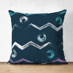 - Suet-K-7771-Gorsel1 - Realhomes Çift Taraflı Siyah Zemin Üzerinde Renkli Modern Zigzag Desenli Modern Süet Yastık Kırlent Kılıfı Realhomes