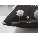 - Suet-K-7777-Gorsel3 - Realhomes Çift Taraflı Siyah Zemin Üzerinde Renkli Modern Geometrik Desenli Süet Yastık Kırlent Kılıfı Realhomes