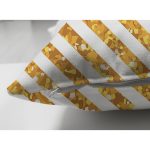 - Suet-K-7865-Gorsel3 - Realhomes Çift Taraflı Beyaz Zemin Üzerinde Gold Renkli Yatay Çizgili Modern Süet Yastık Kırlent Kılıfı Realhomes