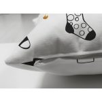 Çift Taraflı Beyaz Zemin Üzerinde Modern Çorap Desenli Süet Yastık Kırlent Kılıfı Realhomes