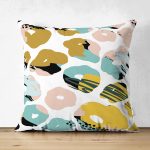 - Suet-K-7885-Gorsel1 - Realhomes Çift Taraflı Beyaz Zemin Üzerinde Renkli Çizimli Geometrik Desen Süet Yastık Kırlent Kılıfı Realhomes