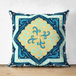 - Suet-K-7938-Gorsel1 - Realhomes Çift Taraflı Renkli Zemin Üzerinde Çini Desenli Dijital Baskılı Modern Süet Yastık Kırlent Kılıfı Realhomes