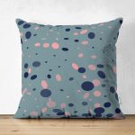 - Suet-K-7950-Gorsel1 - Realhomes Çift Taraflı Renkli Zemin Üzerinde Pastel Renkli Puantiye Desenli Süet Yastık Kırlent Kılıfı Realhomes