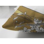 Çift Taraflı Gold Zemin Üzerinde Beyaz Gül Motifli Dijital Baskılı Modern Süet Yastık Kırlent Kılıfı Realhomes