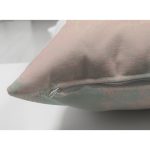 Çift Taraflı Pastel Zemin Üzerinde Gold Detaylı Geometrik Desenli Süet Yastık Kırlent Kılıfı Realhomes