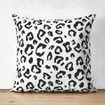 - Suet-K-8000-Gorsel1 - Realhomes Çift Taraflı Beyaz Zemin Üzerinde Siyah Renkli Geometrik Çizim Modern Süet Yastık Kırlent Kılıfı Realhomes